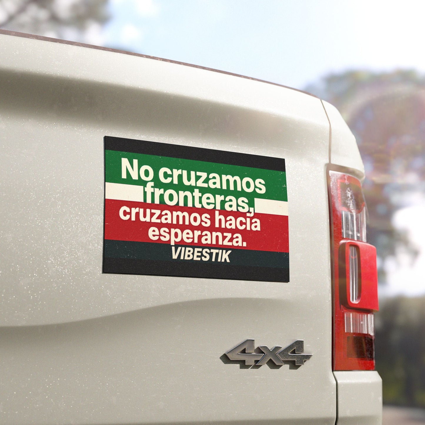 No cruzamos fronteras, cruzamos hacia esperanza. magnetic bumper sticker